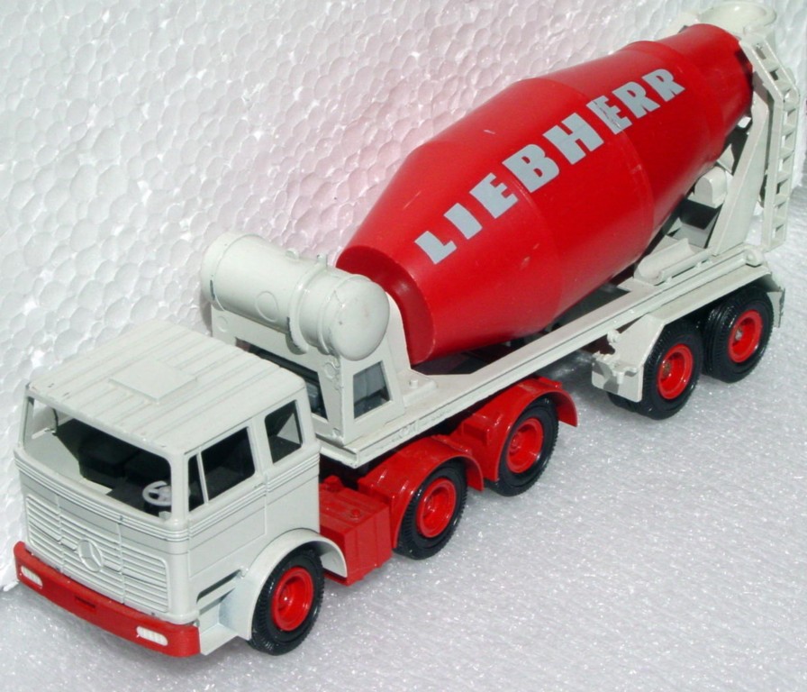 43 - GESCHA Mercedes Cement truck White and Red