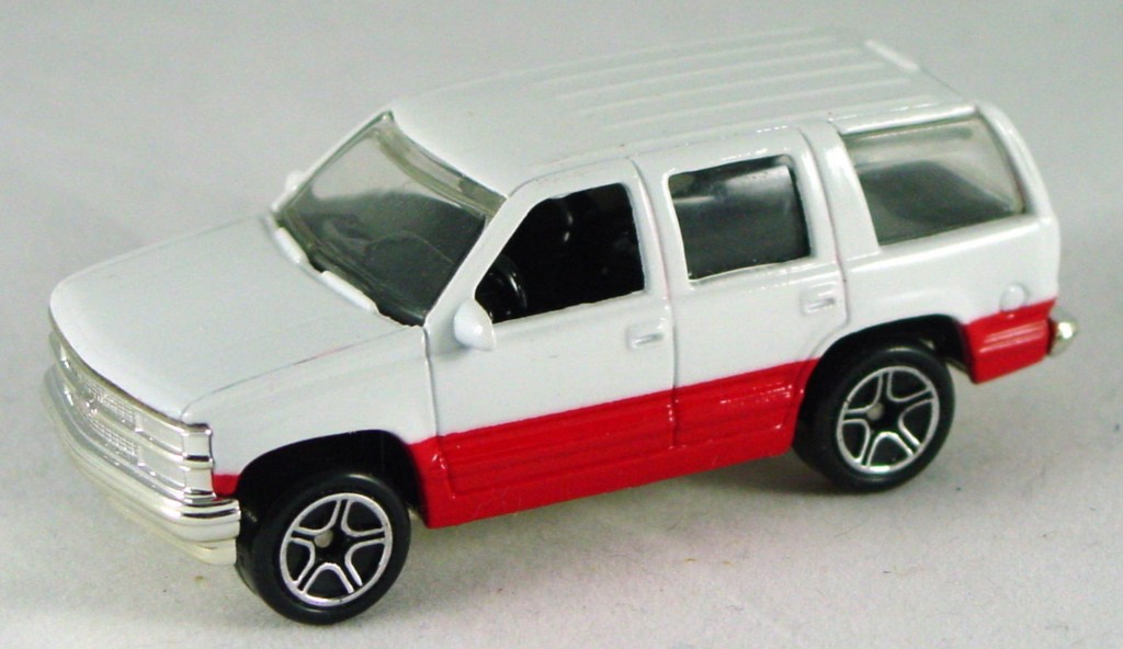 Pre-production 46 H - Chevy Tahoe White and red no tampo 1 chip made in China epoxy rivet