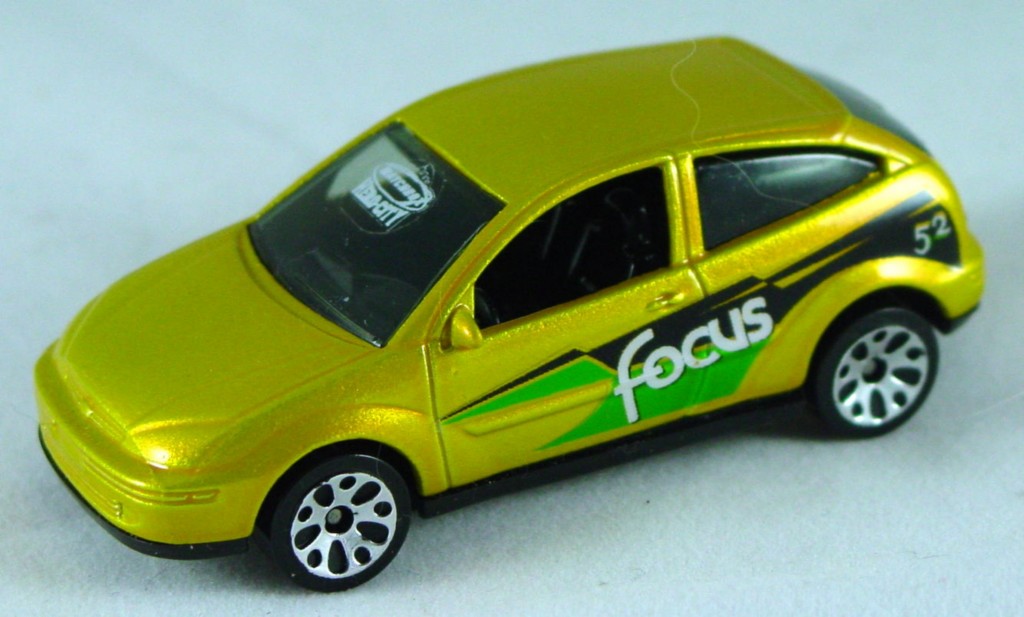 Pre-production 84 A 22 - Ford Focus met Gold Focus 52 made in China screw base DECALS