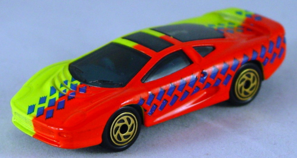 Pre-production 31 J 4 - Jag XJ220 flourescent yellow and orange 6-spk gold spiral made in Thailand