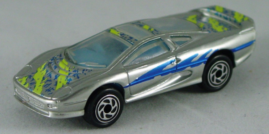 Pre-production 31 J 8 - Jag XJ220 sil-Grey blue and yellow tampo made in Thailand