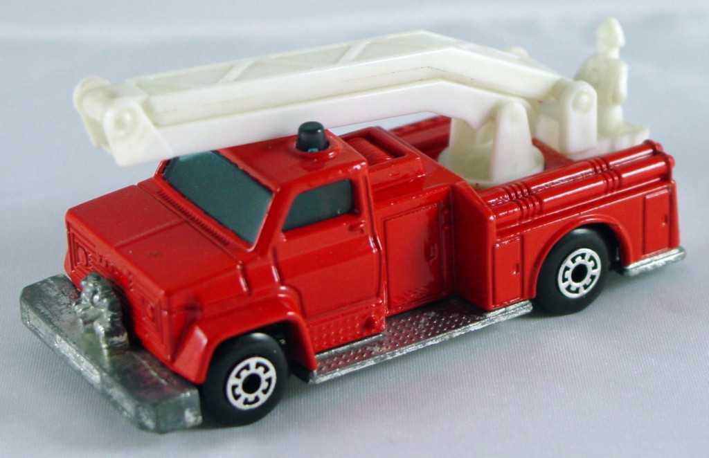 Lesney SuperFast 13 C 6 - Snorkel red unp base blue window WHT boom/bucket