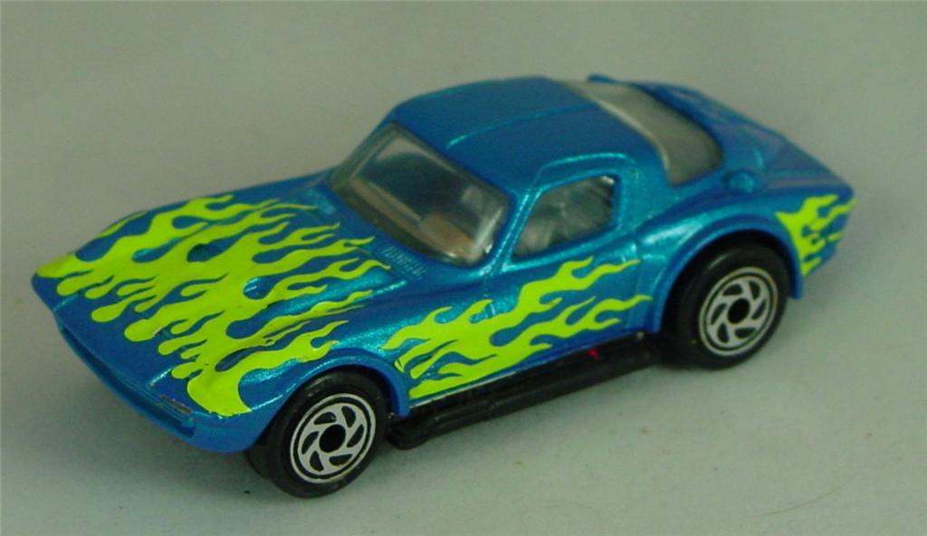 Pre-production 02 G 15 - Vette Grand Sport met light Blue yellow flames tampo made in Thailand
