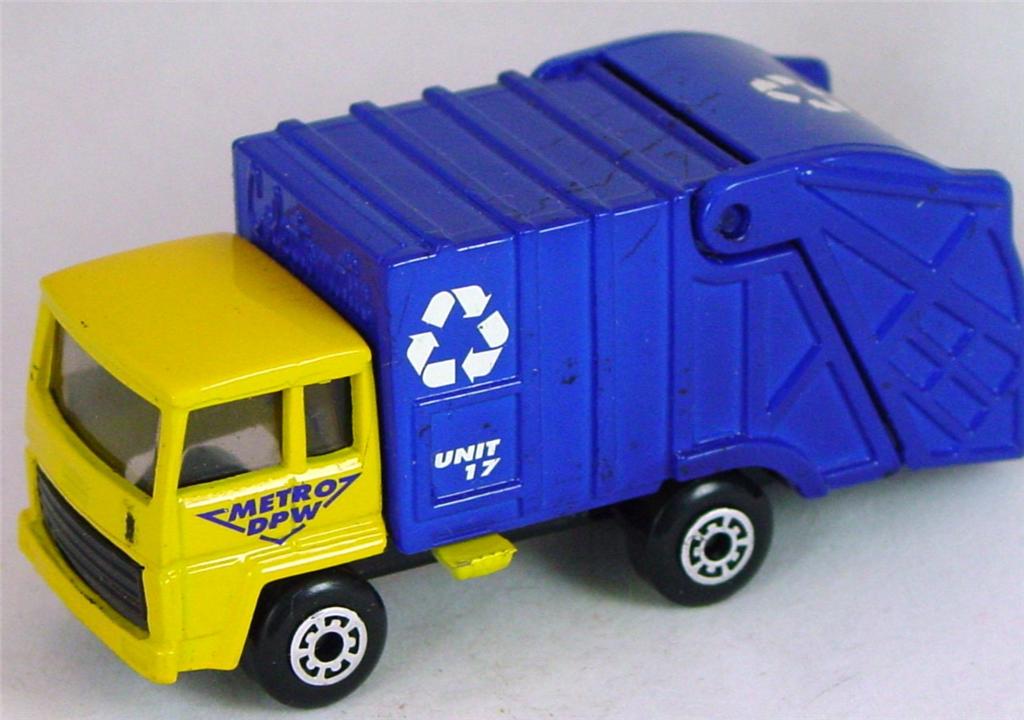 Pre-production 36 D - Refuse Truck dark yellow and dark Blue painted Metro DPW 5A made in China