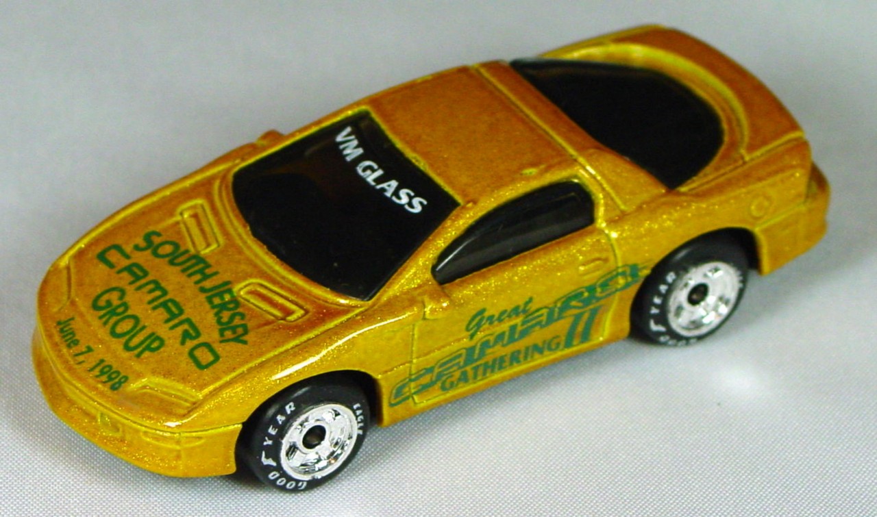 Offshore SuperFast 43 I 24 - Camaro Z-28 light Gold Camaro Gathering II 1998 made in Thailand