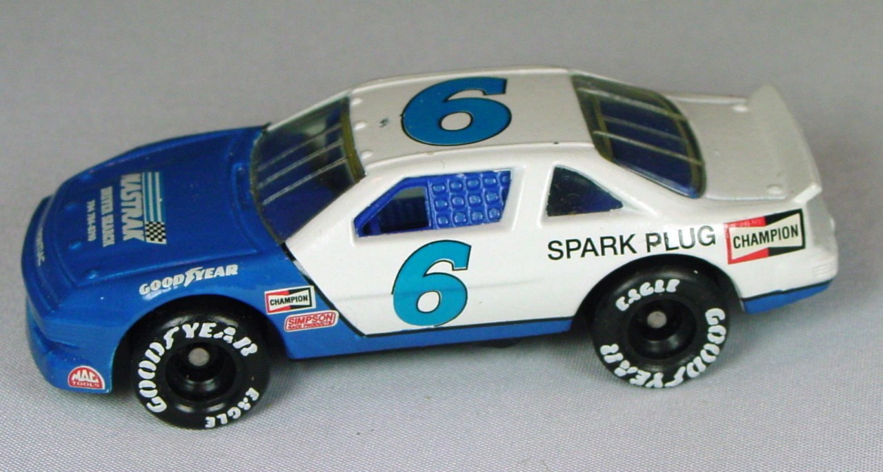 Pre-production 35 H 20 - Pontiac Grand Prix Blue and white Nastrak 6 made in China unspread rivet
