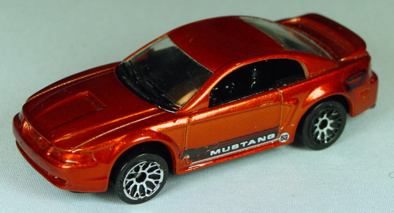 Pre-production 17 I 34 - 99 Ford Mustang met Orange Mustang 53 Hero City