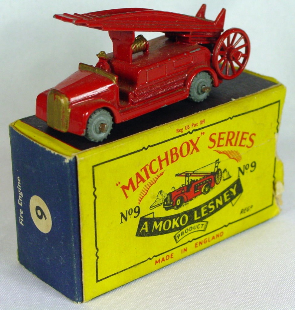 Regular Wheel 09 A 1 - Dennis Fire C8 box 1 side no flaps