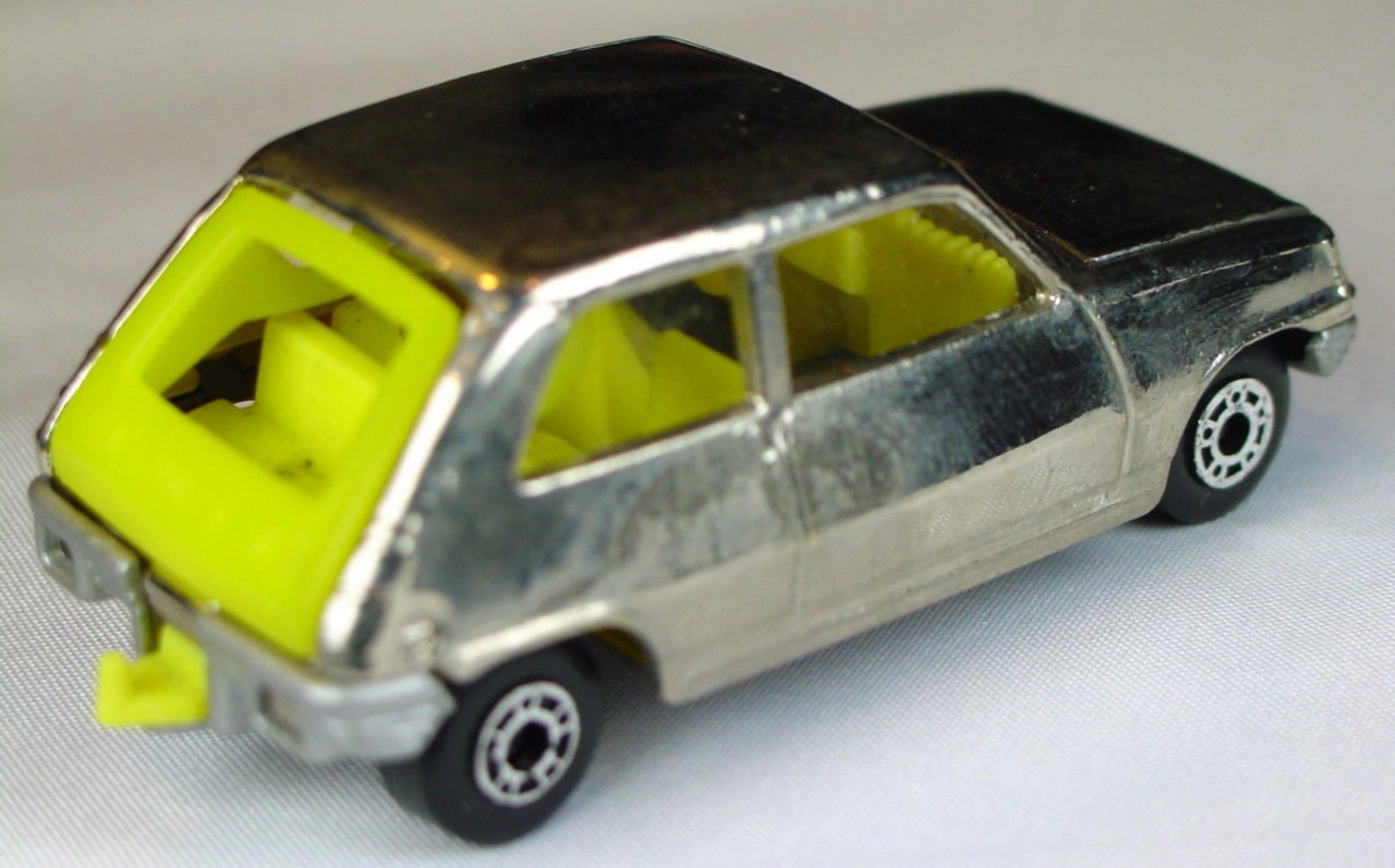 Bulgarian 21 C - Renault 5tl Chrome sil-grey base yellow interior yellow hatch