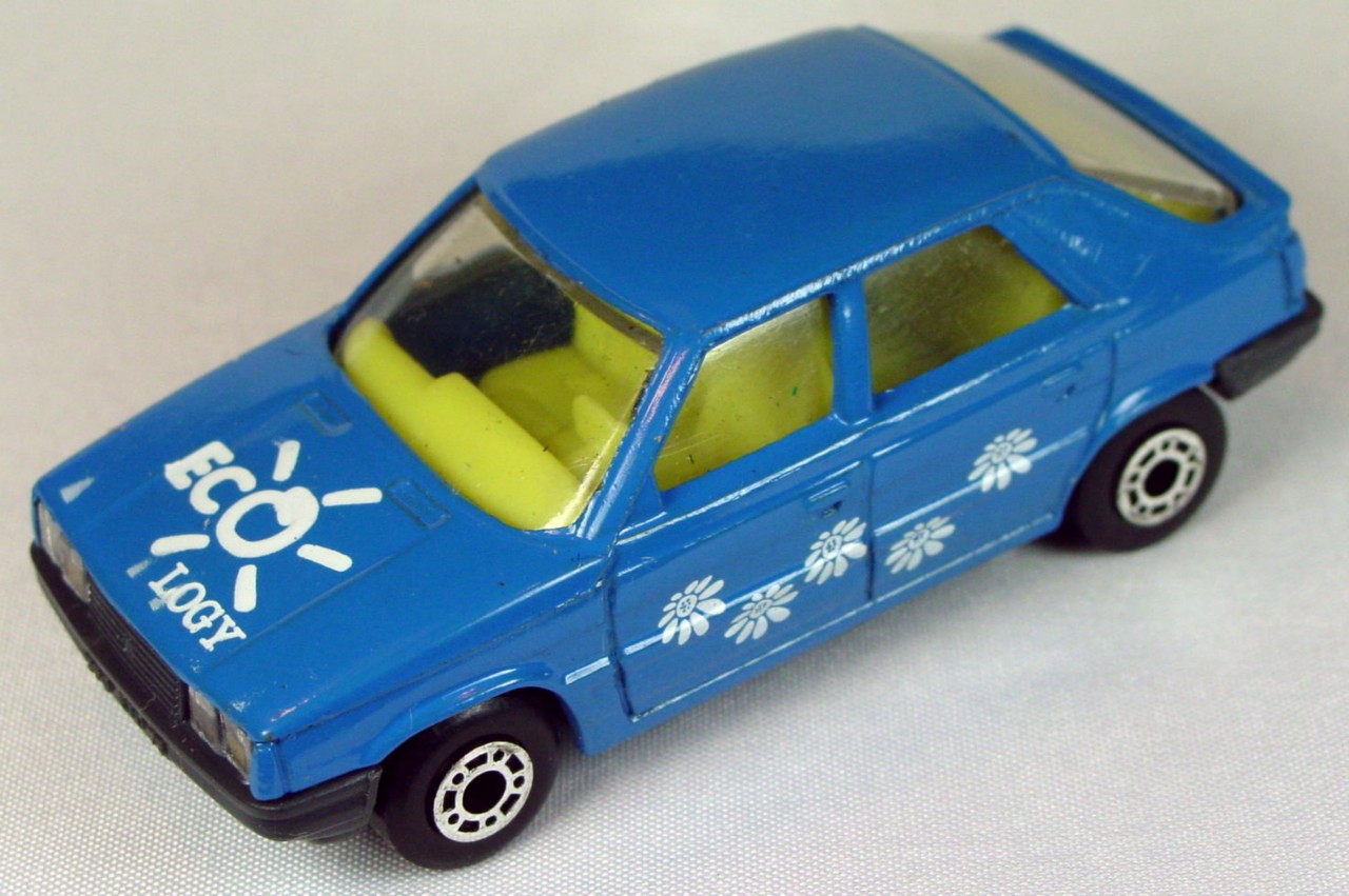 Bulgarian 33 E 1 - Renault 11 Blue light yellow interior charcoal base Ecology