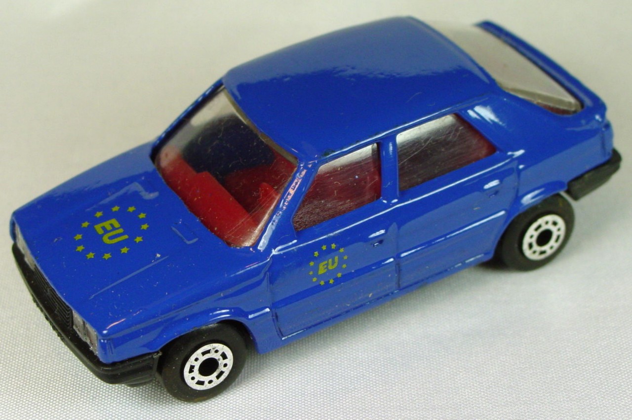 Bulgarian 33 E 1 - Renault 11 dark Blue red interior black base EU