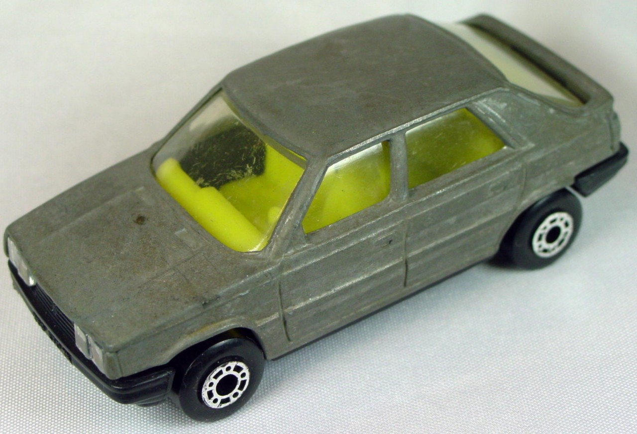 Bulgarian 33 E - Renault 11 Unpainted light yellow interior black base
