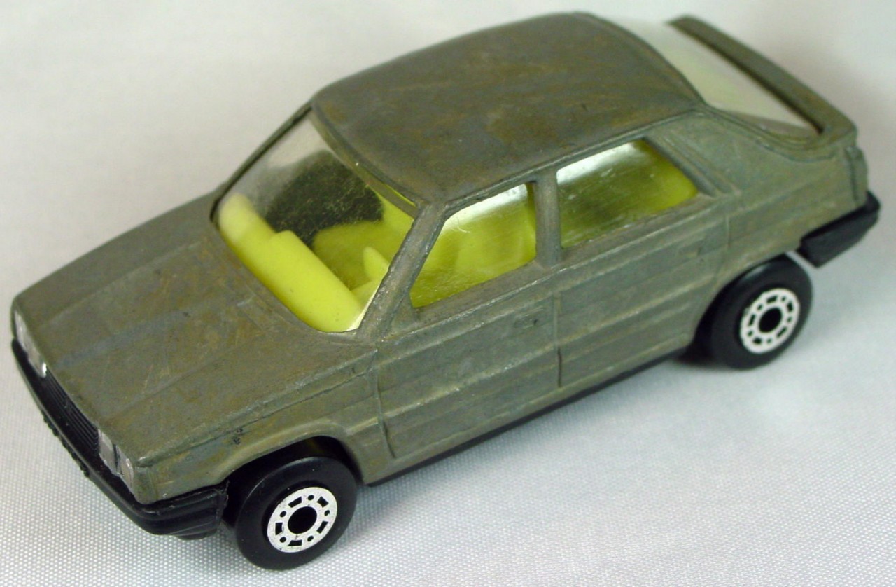 Bulgarian 33 E - Renault 11 Unpainted pale yellow interior black base