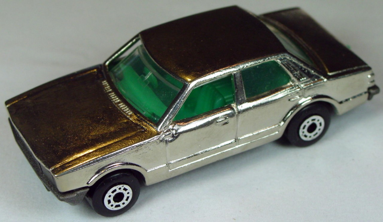 Bulgarian 55 D - Ford Cortina Chrome met charcoal base aq interior
