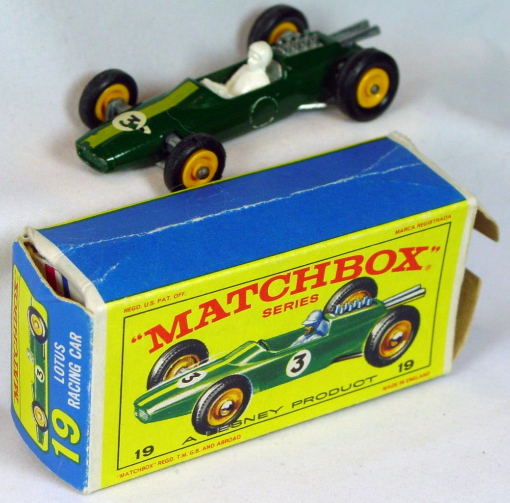 Regular Wheel 19 D 3 - Lotus Racer green decals (Very Near Mint) -1 decal C9- E4 -1 flap