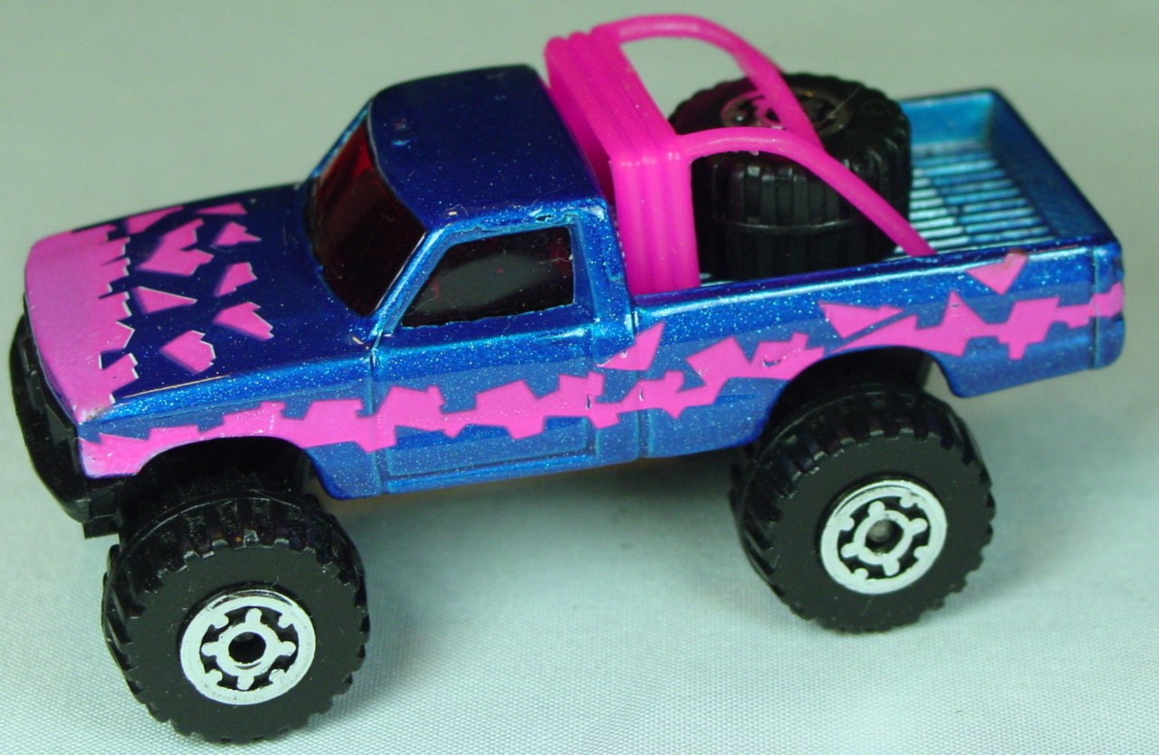 Pre-production 13 D 15 - Open Back truck met turq-Blue pink tam/rollbar made in Thailand