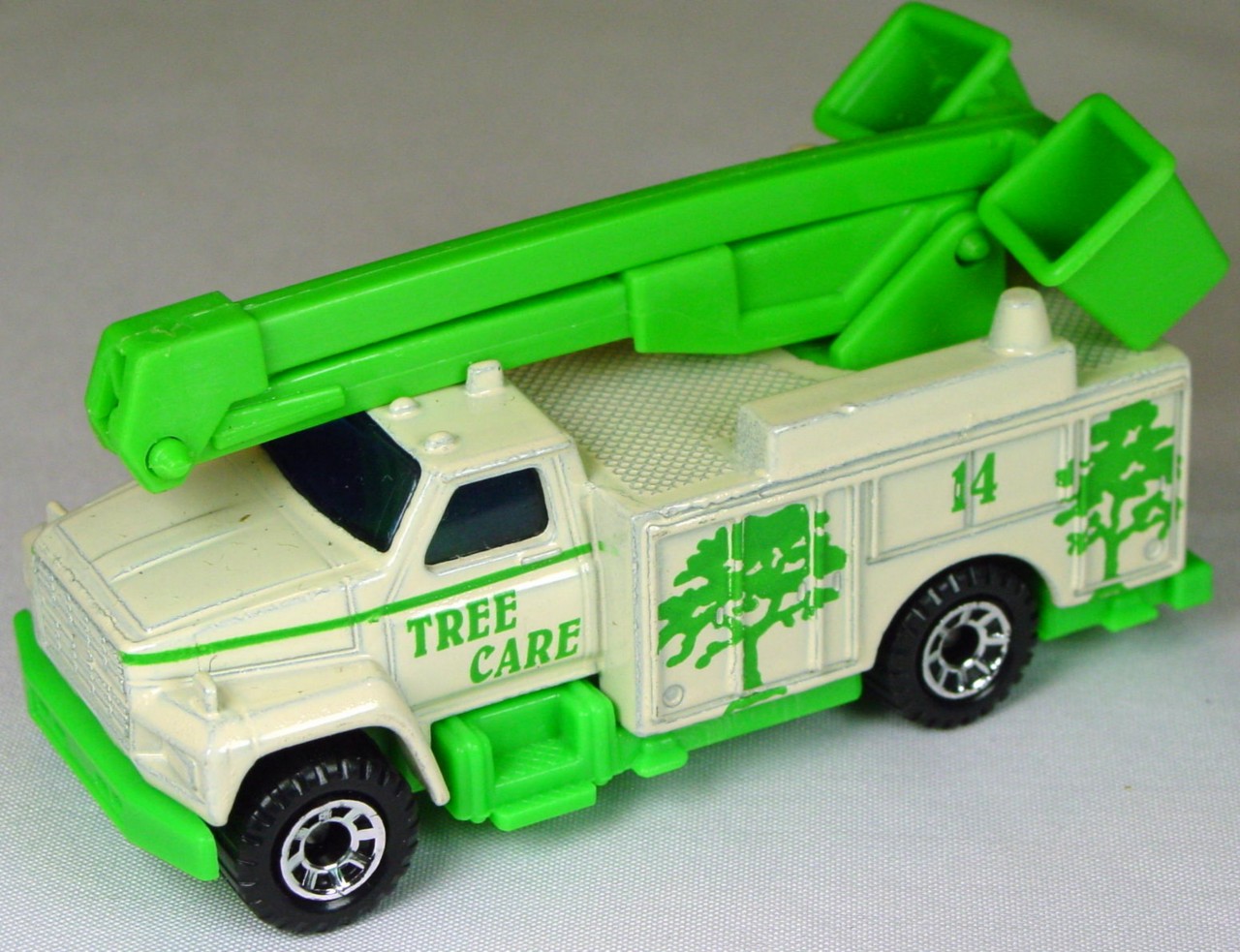 Pre-production 33 G 10 - Utility truck Cream and green green boom Tree Care 14 STICKER