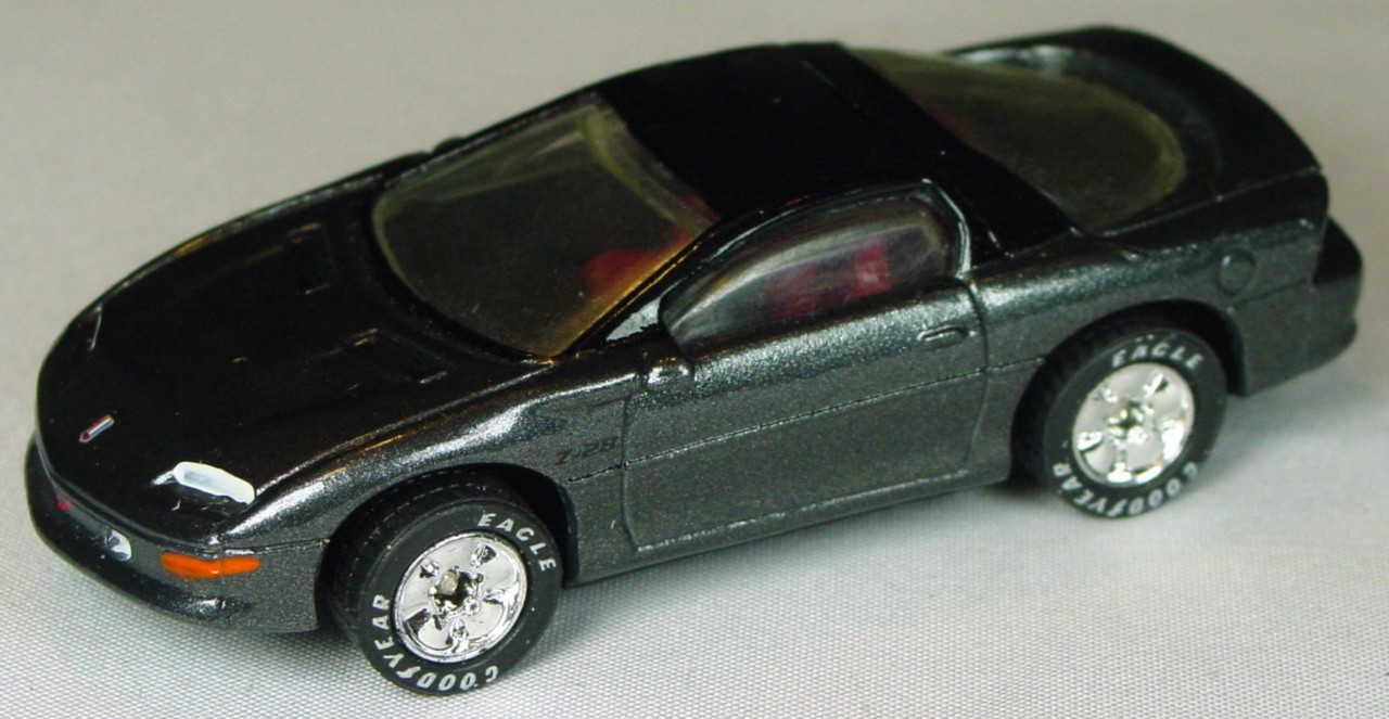 Pre-production 43 I - Camaro Z-28 met Charcoal black roof made in Thailand rivet glue