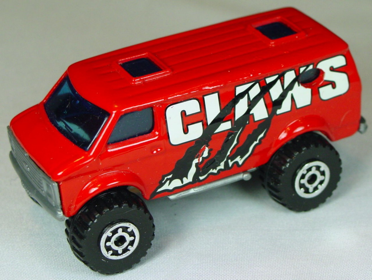 Pre-production 44 D 26 - 4x4 Chevy Van Red grey plastic base Claws LAB made in Thailand