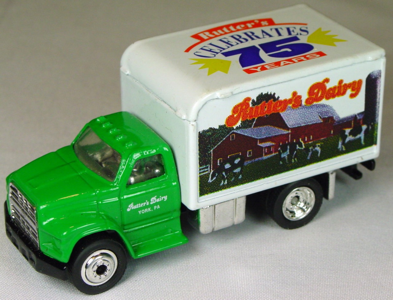 Pre-production - WR001 Ford F-600 Green and white Butters Dairy 75years made in China