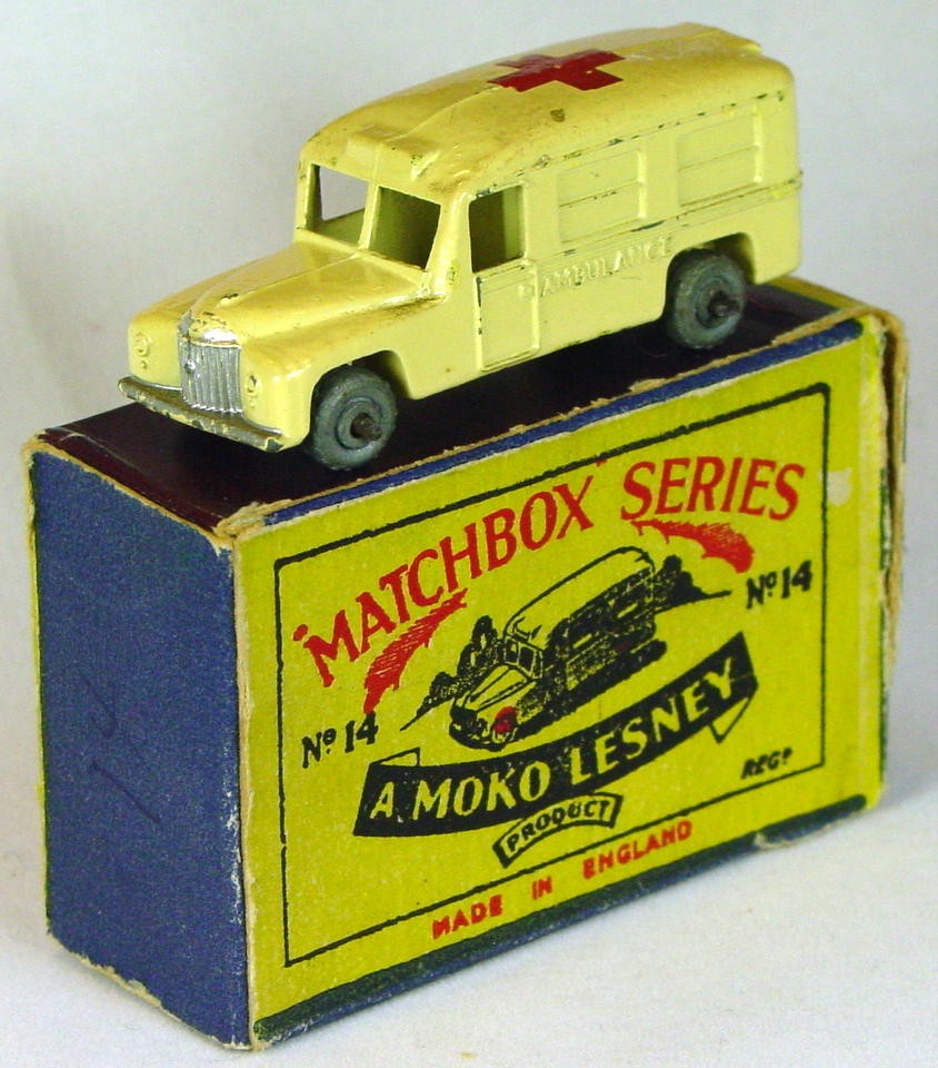 Regular Wheel 14 A 1 - Daimler Amb cream metal wheels  domed crimped axles with cross NM- C8.5 B1