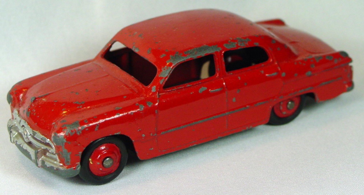 Dinky 170 - Ford Fordor Red red hubs