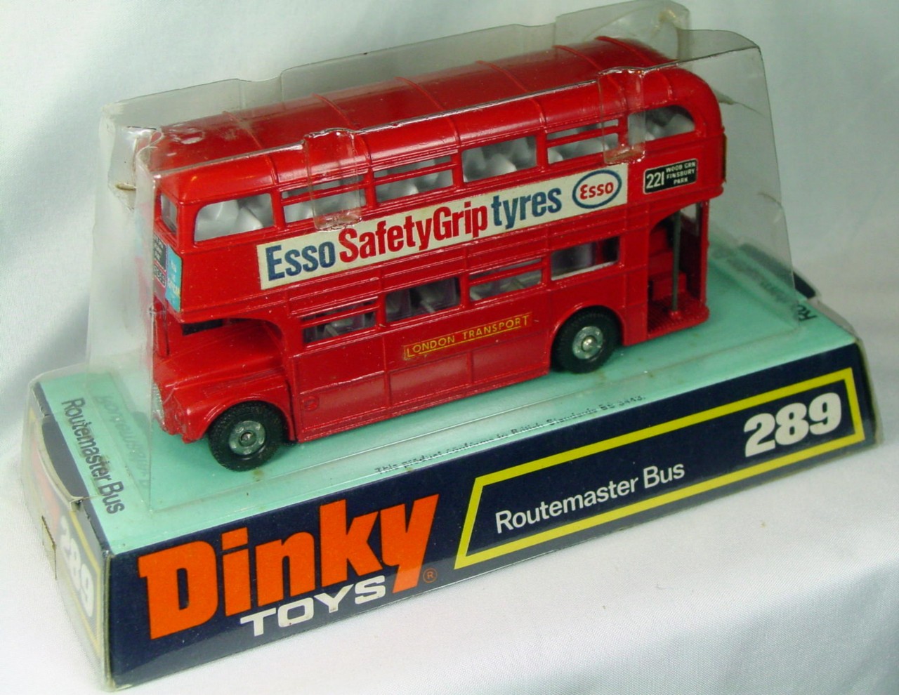 Dinky 289 - Routemaster Bus Esso Safety Grip Tyres C9 window box