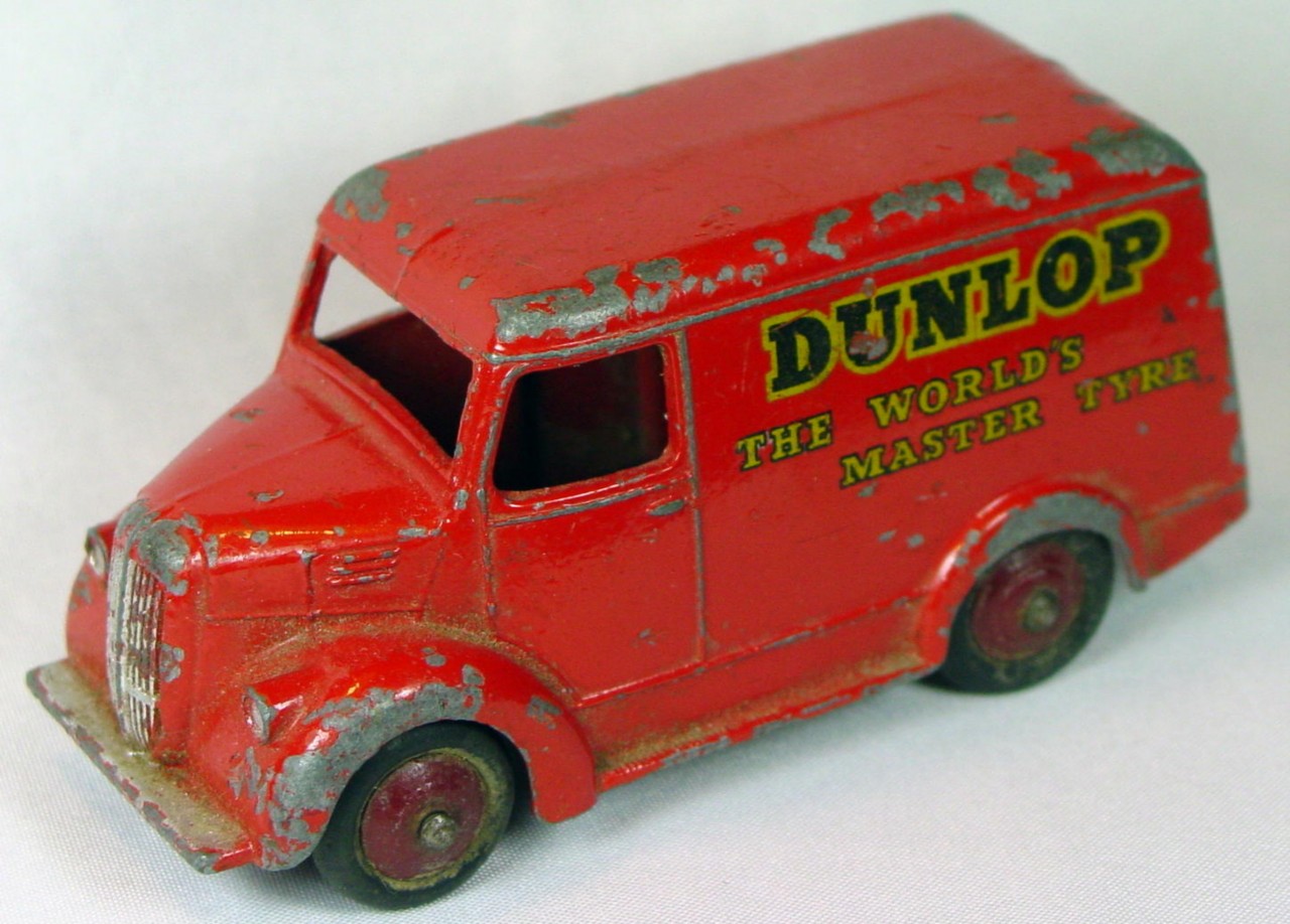 Dinky 31 B - (451) Trojan Van Dunlop Red