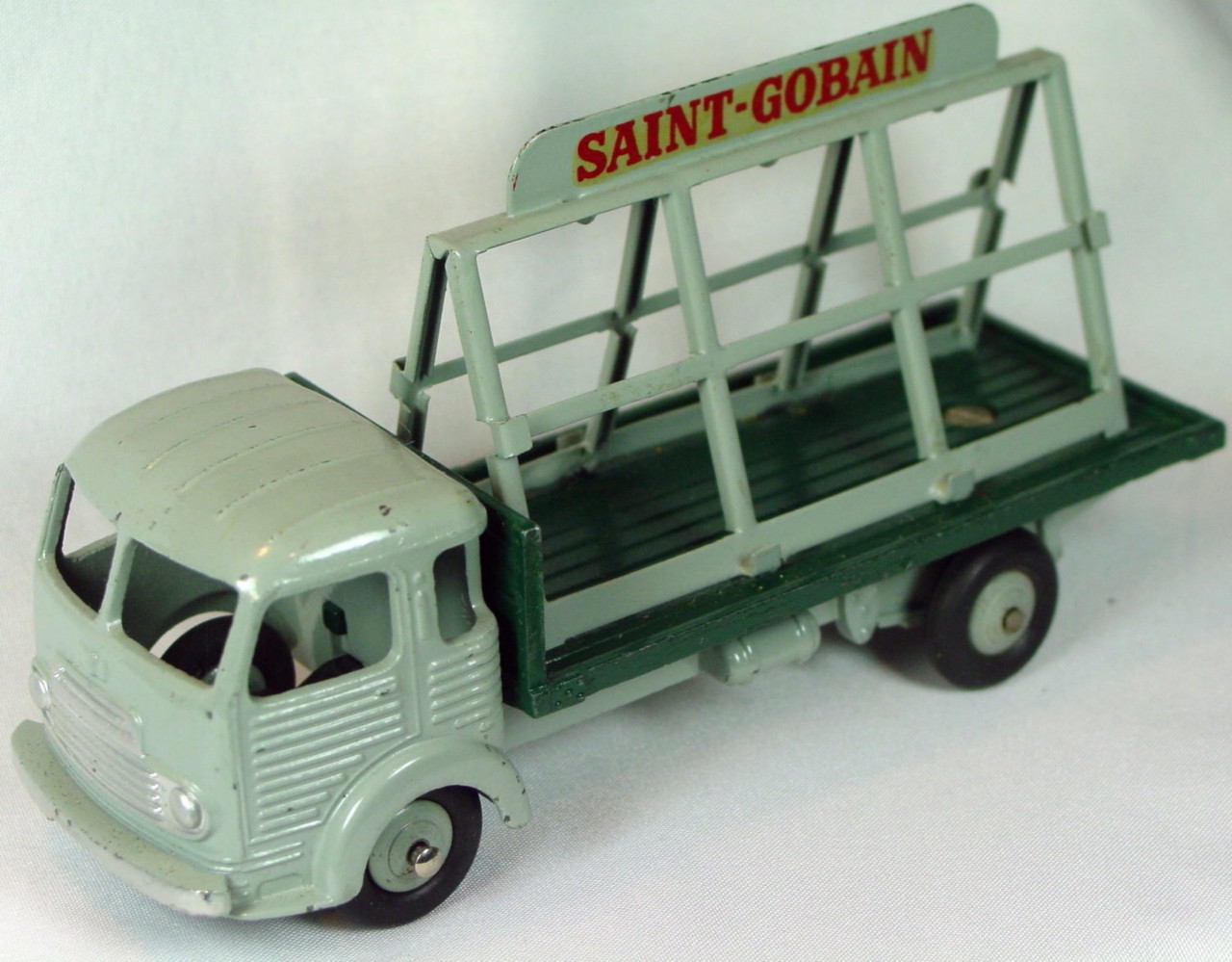 Dinky 33 C - Simca Cargo Glass Truck Grey no glass