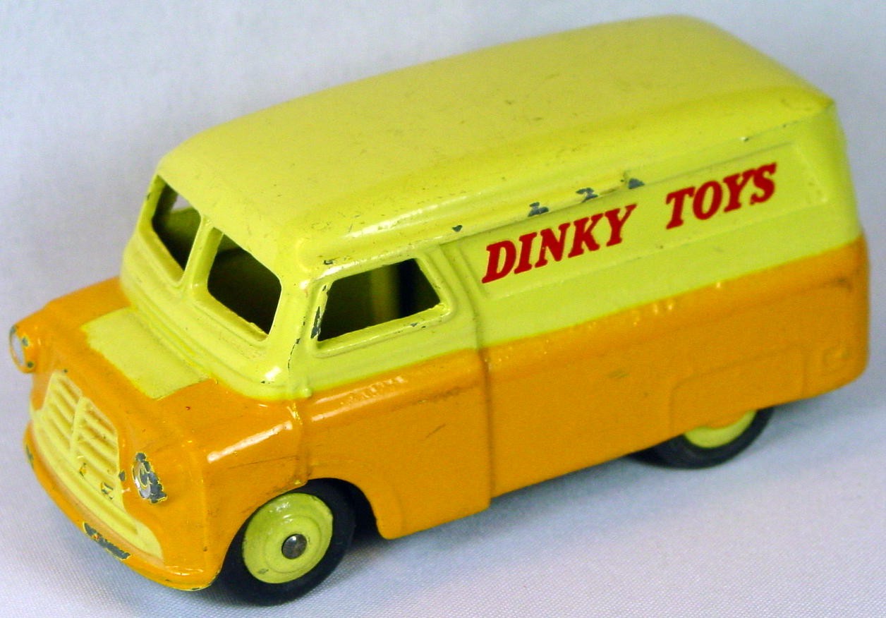 Dinky 482 - Bedford Van Dinky Toys
