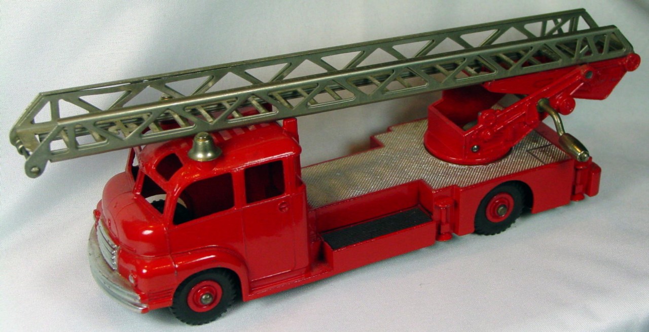 Dinky 956 - Turntable Fire Truck 3 chips