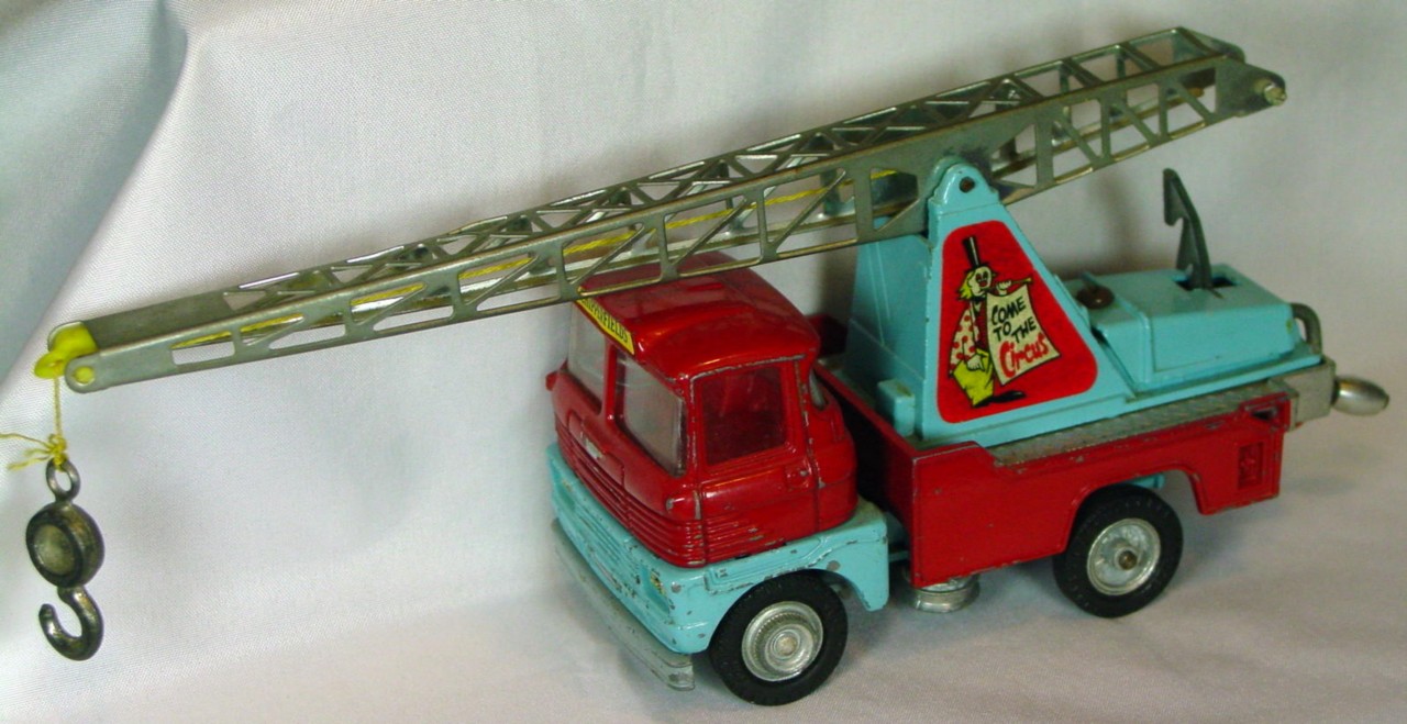 Corgi 1144 A - Chipperfields Scammell Crane Truck no rhino/cage