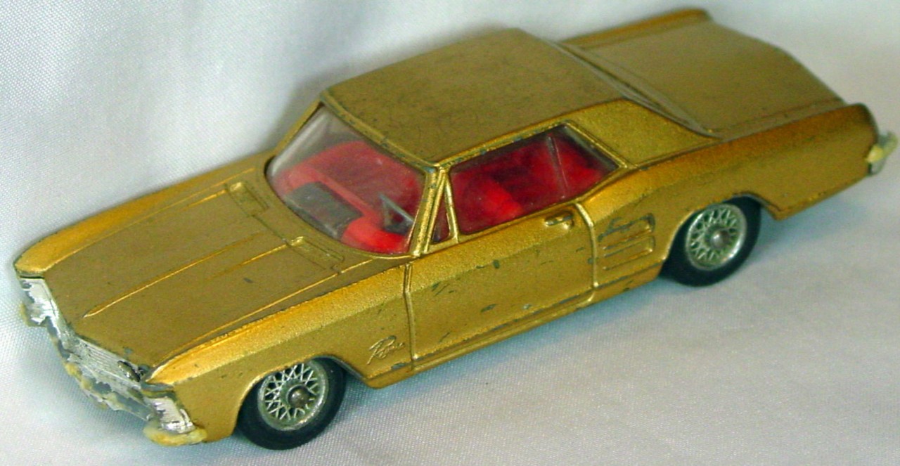 Corgi 245 A 1 - Buick Riviera Gold