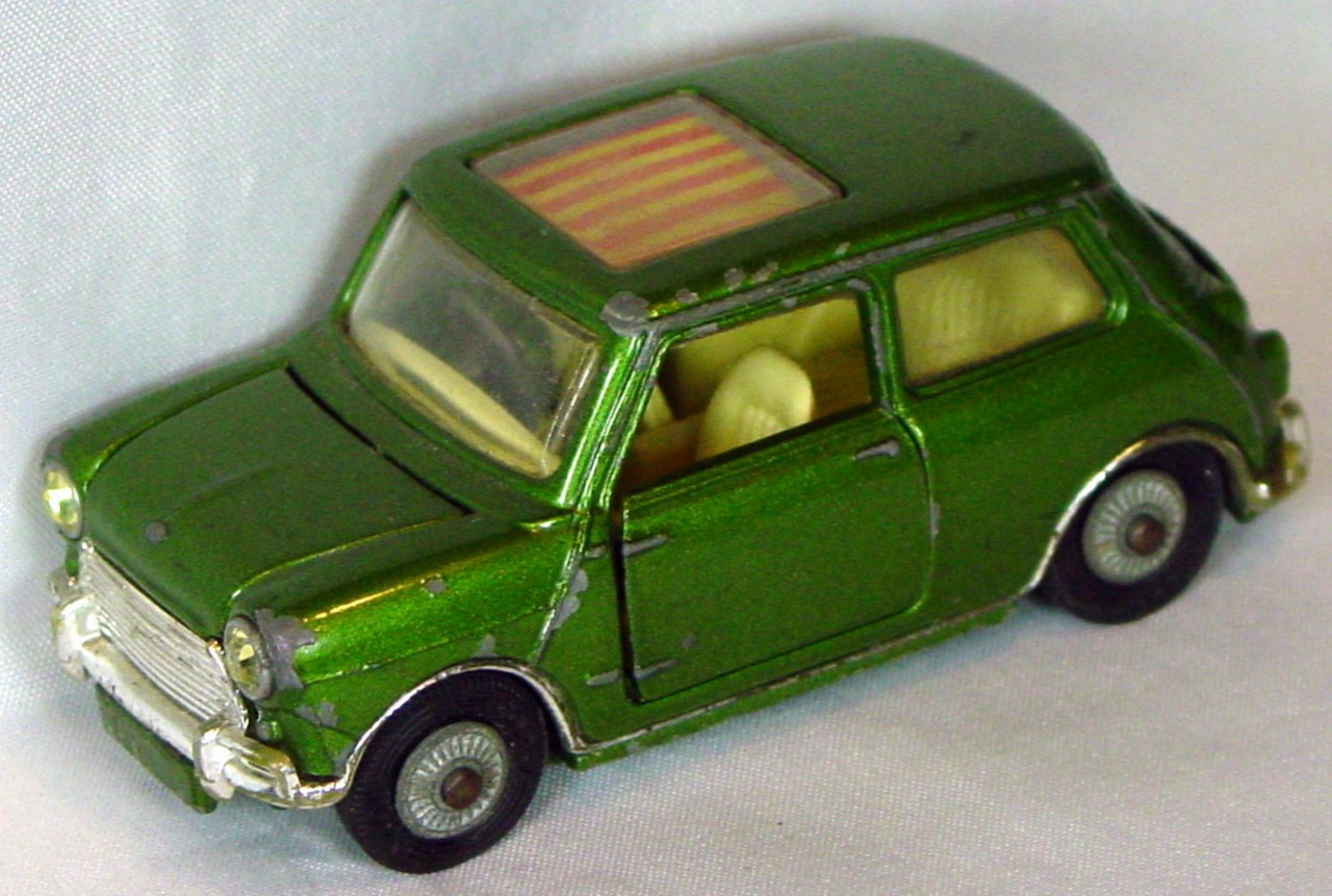 Corgi 334 A - Mini Cooper Magnifique met Green 7 roof stripes