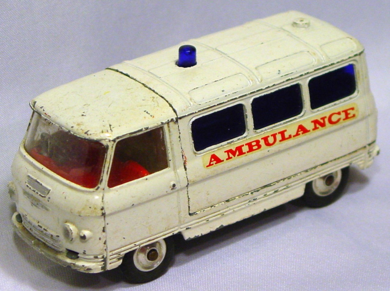 Corgi 463 A 1 - Commer Ambulance White