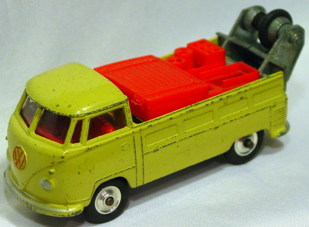 Corgi 490 A 1 - VW Wrecker Tan no labels