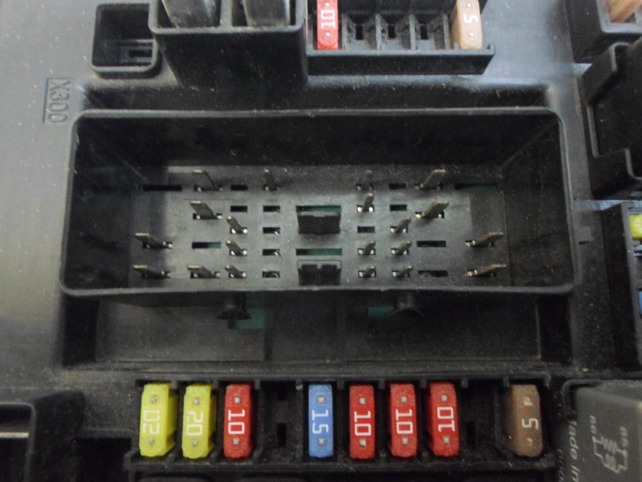 FUSE BOX CADILLAC SRX 2010 20861267 OEM eBay