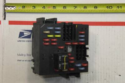 FUSE BOX/PANEL CHEVROLET SUBURBAN 1500 2004 UNDER HOOD OEM ... 2004 chevrolet suburban fuse box 