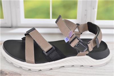 Ecco moon 2025 rock sandals